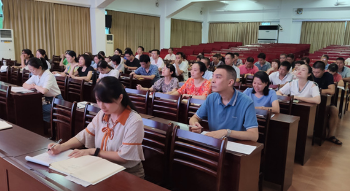云霄一中舉行2021—2022學(xué)年教學(xué)教研工作會議