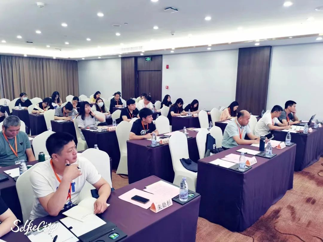 <a href=http://www.mitutoyo-qf.cn/school-19/ target=_blank class=infotextkey>廈門翔安職業(yè)技術(shù)學(xué)校</a>開展現(xiàn)代學(xué)校制度暨依法治校培訓(xùn)活動(dòng)