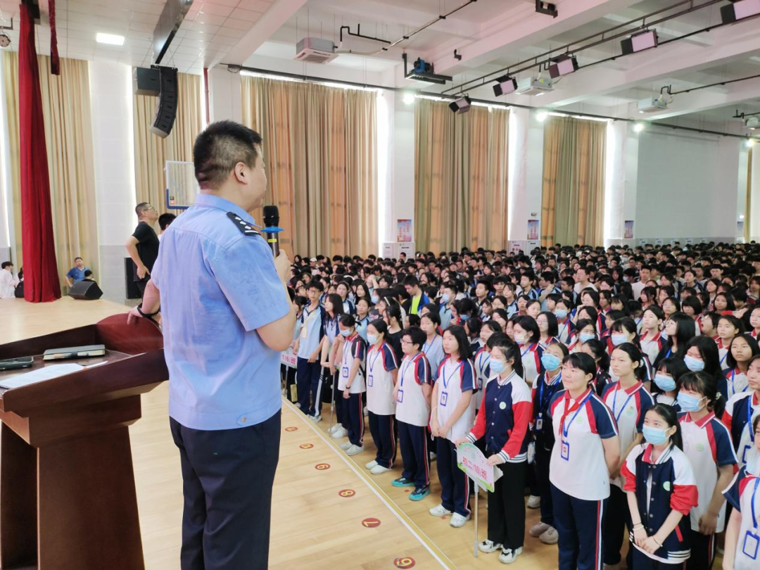 快樂(lè)過(guò)暑假 安全不放假——福州二十九中(<a href=http://www.mitutoyo-qf.cn/school-438/ target=_blank class=infotextkey>福州環(huán)保職業(yè)中專學(xué)校</a>)法治報(bào)告暨閉學(xué)式活動(dòng)報(bào)道