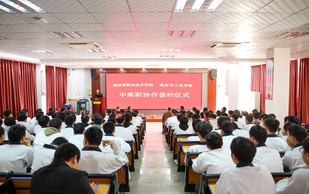 <a href=http://www.mitutoyo-qf.cn/school-417/ target=_blank class=infotextkey>ϰйI(y)W(xu)У</a>eСУУkW(xu)sxʽ