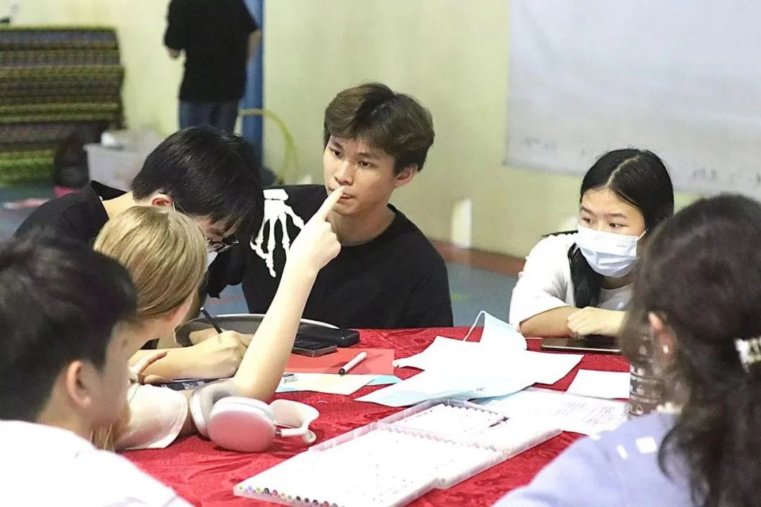 BTẏBHWУThe MXIS students celebrated an early Earth Day