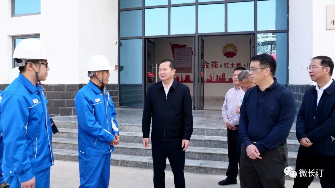 長(zhǎng)汀縣龍宇中學(xué):鐵心拼搏抓工業(yè) 長(zhǎng)汀縣領(lǐng)導(dǎo)調(diào)研“工業(yè)發(fā)展年”項(xiàng)目建設(shè)工作
