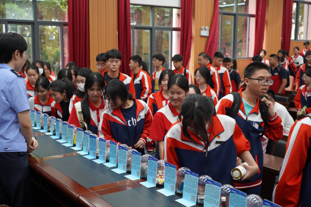 禁毒宣傳進(jìn)校園 護(hù)航青春不“毒”行——<a href=http://www.mitutoyo-qf.cn/school-369/ target=_blank class=infotextkey>福建省郵電學(xué)校</a>開展禁毒宣傳專題講座