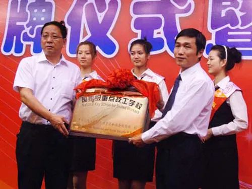 <a href=http://www.mitutoyo-qf.cn/school-504/ target=_blank class=infotextkey>福建中華技師學院</a>招生簡介